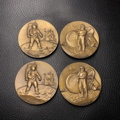 勋爵徽章专场第十二期 - 【4枚】苏联航天大铜章 加加林 莫斯科造币厂  品相如图