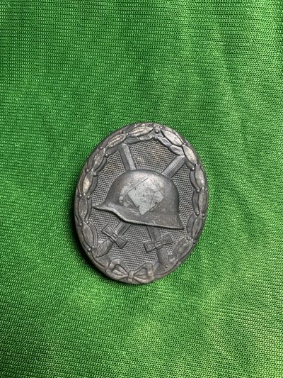 12月16号晚8点德奥勋章奖章小拍场 - 39版银级战伤证章，符号已被磨损，锌质