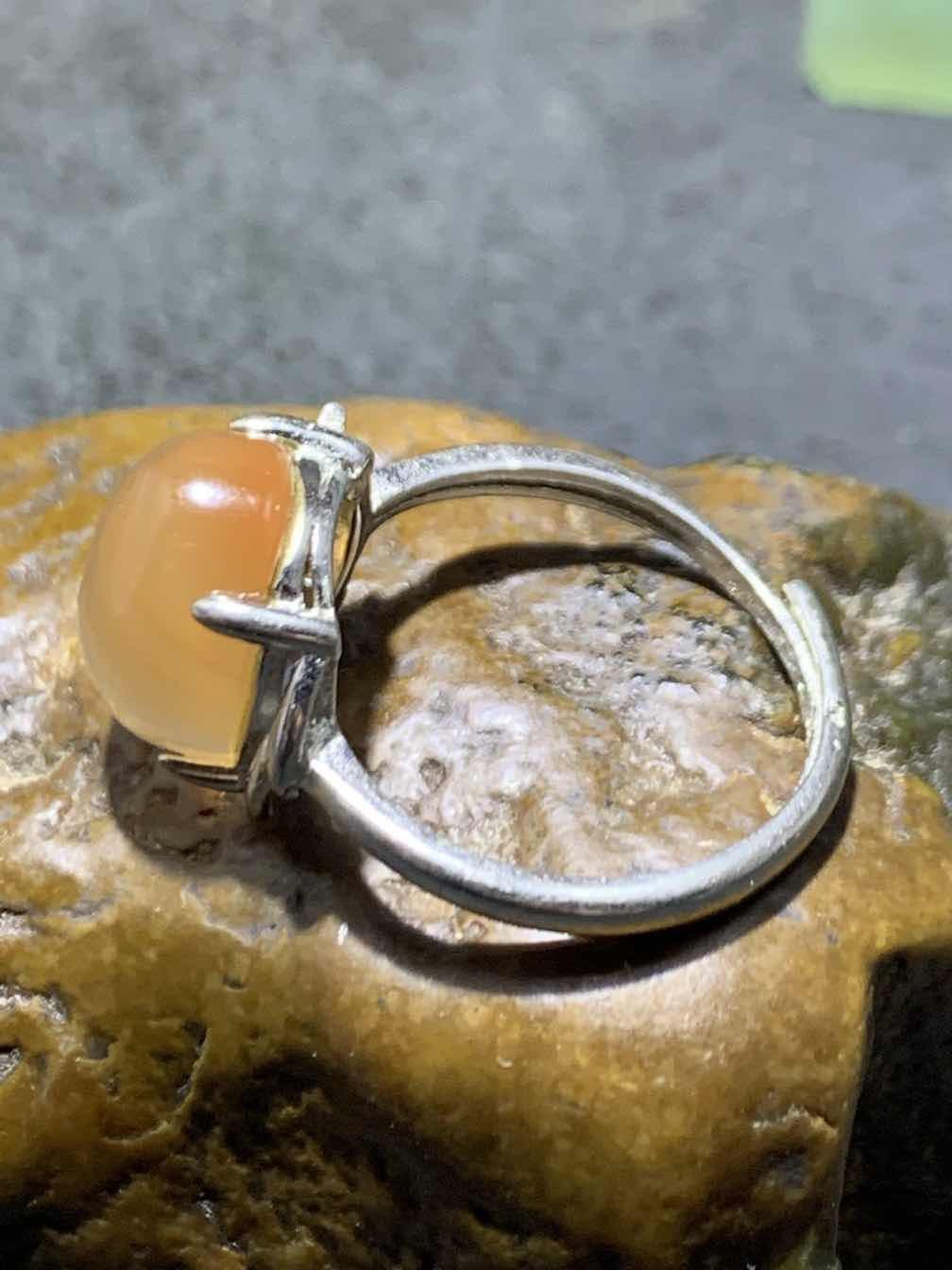 精美南红玛瑙荔枝冻漂红活口女戒一枚！