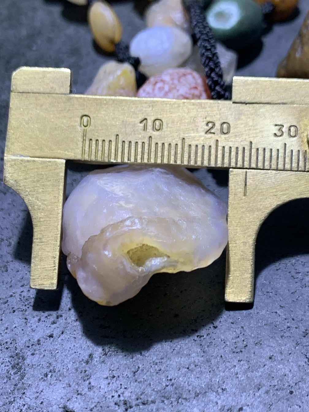 精美天然阿拉善粉彩系彩珠玛瑙项链(手串)一条，