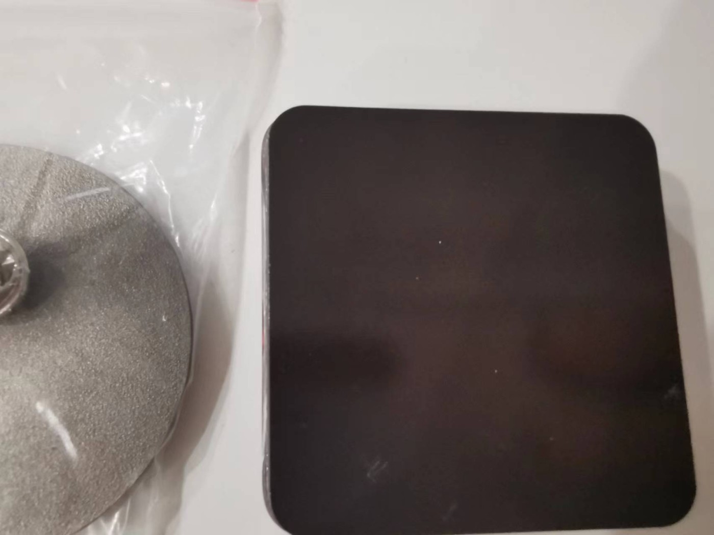 255.【鲸贝乐淘★两拍包邮】弟子规·第“冬则温，夏则清，晨则省，昏则定。”号拍卖 【麦稀奇徽章一对★百万商家专属】龙年冰箱贴和猫咪徽章，全新纪念收藏，精美漂亮