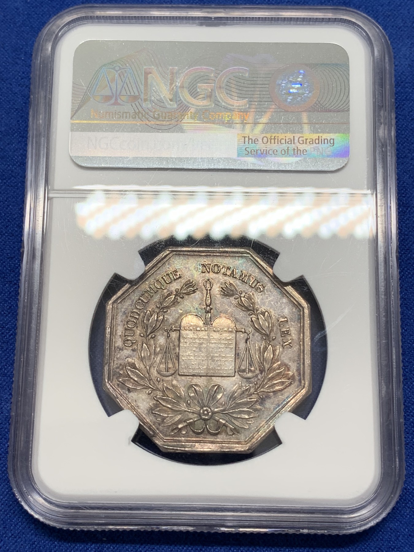 《竞宝斋》第223场-周日，周一 2场 (全场包邮) NGC-MS62 法国卡克塔公证处JETON银质八角章 稀少手指边铭 五彩