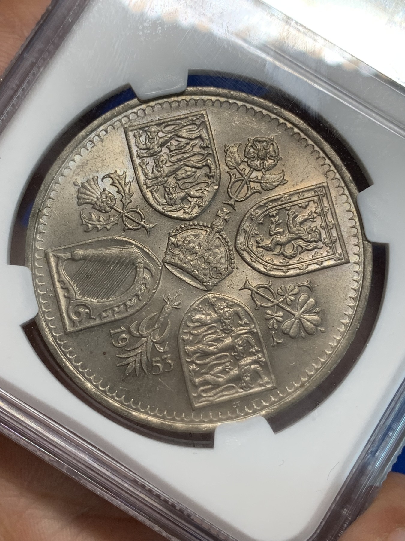 《竞宝斋》第223场-周日，周一 2场 (全场包邮) NGC-MS64 英国1953年伊丽莎白二世纪念克朗币 造型精美