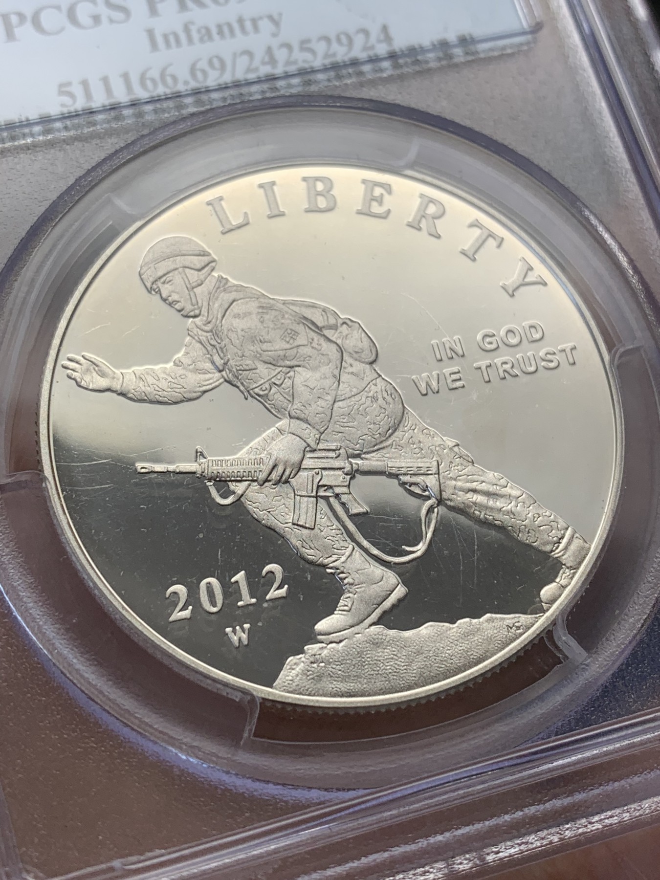 《竞宝斋》第223场-周日，周一 2场 (全场包邮) PCGS-PR69DCAM 美国2012年美国陆军步兵纪念精制银币，带首期特标，少见品种