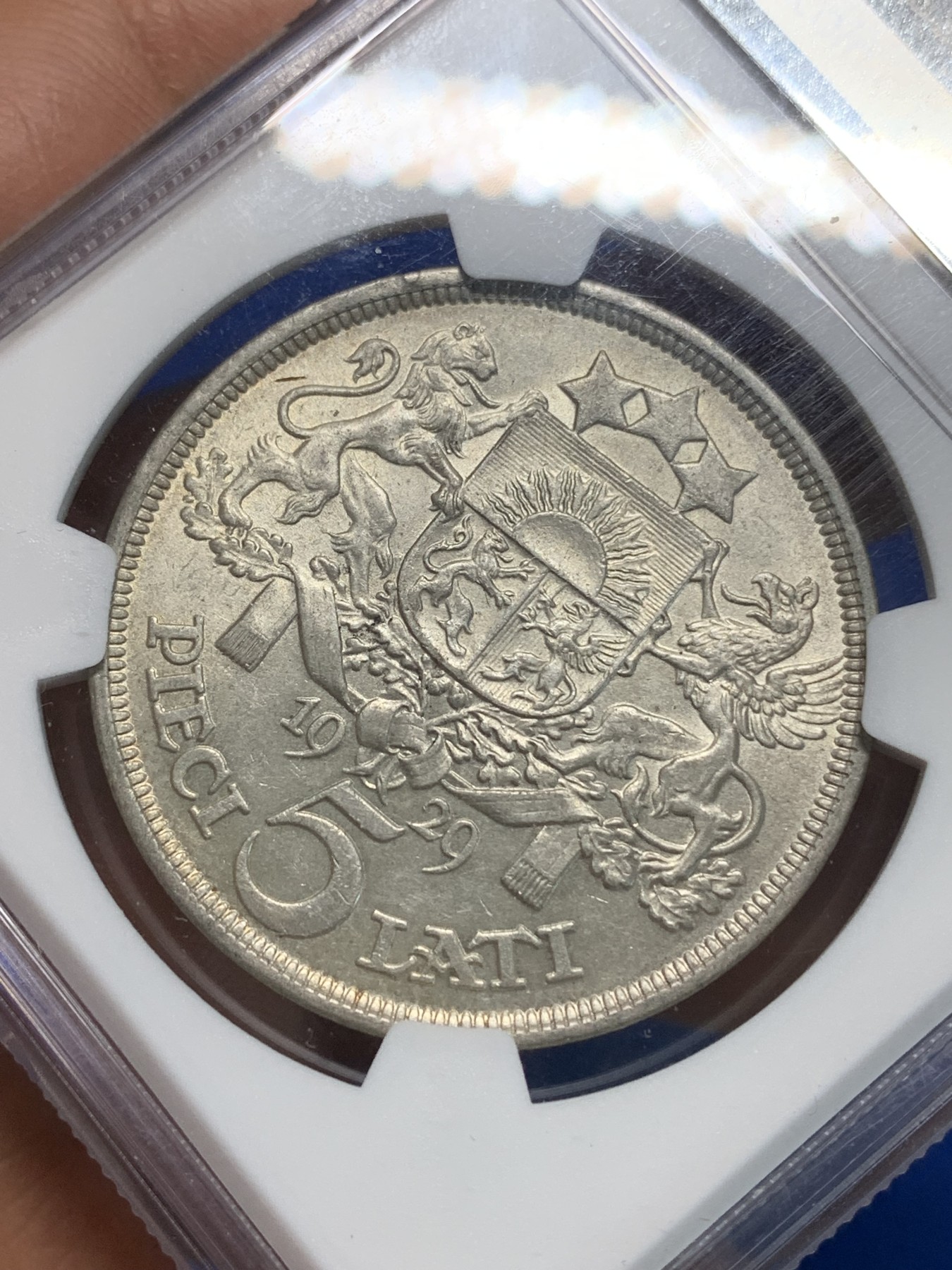 《竞宝斋》第223场-周日，周一 2场 (全场包邮) NGC-MS62 拉脱维亚 1929年首年谷物女神 5拉特大银币 小特年。