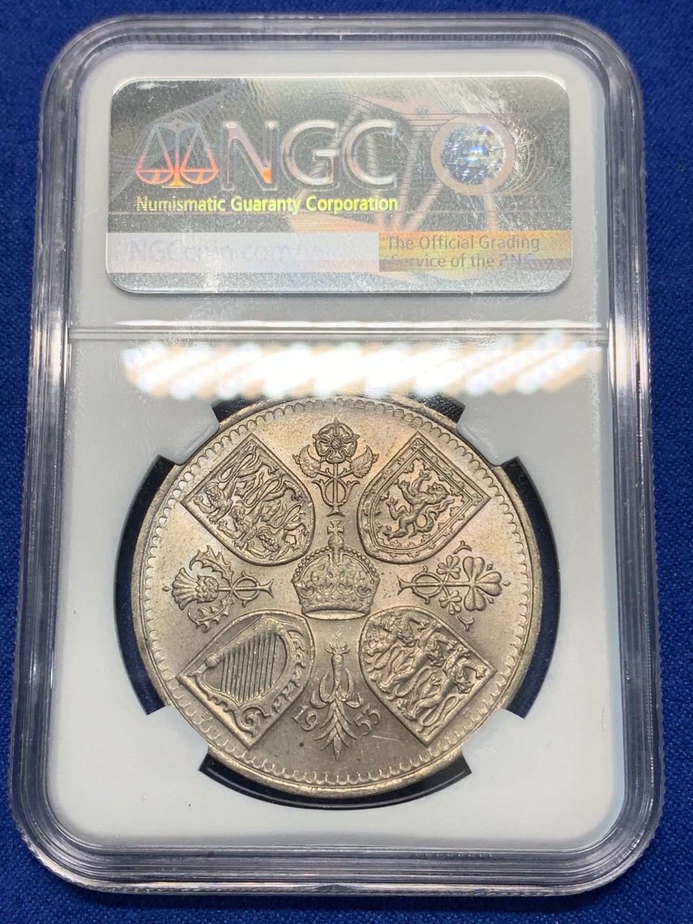 《竞宝斋》第223场-周日，周一 2场 (全场包邮) NGC-MS64 英国1953年伊丽莎白二世纪念克朗币 造型精美