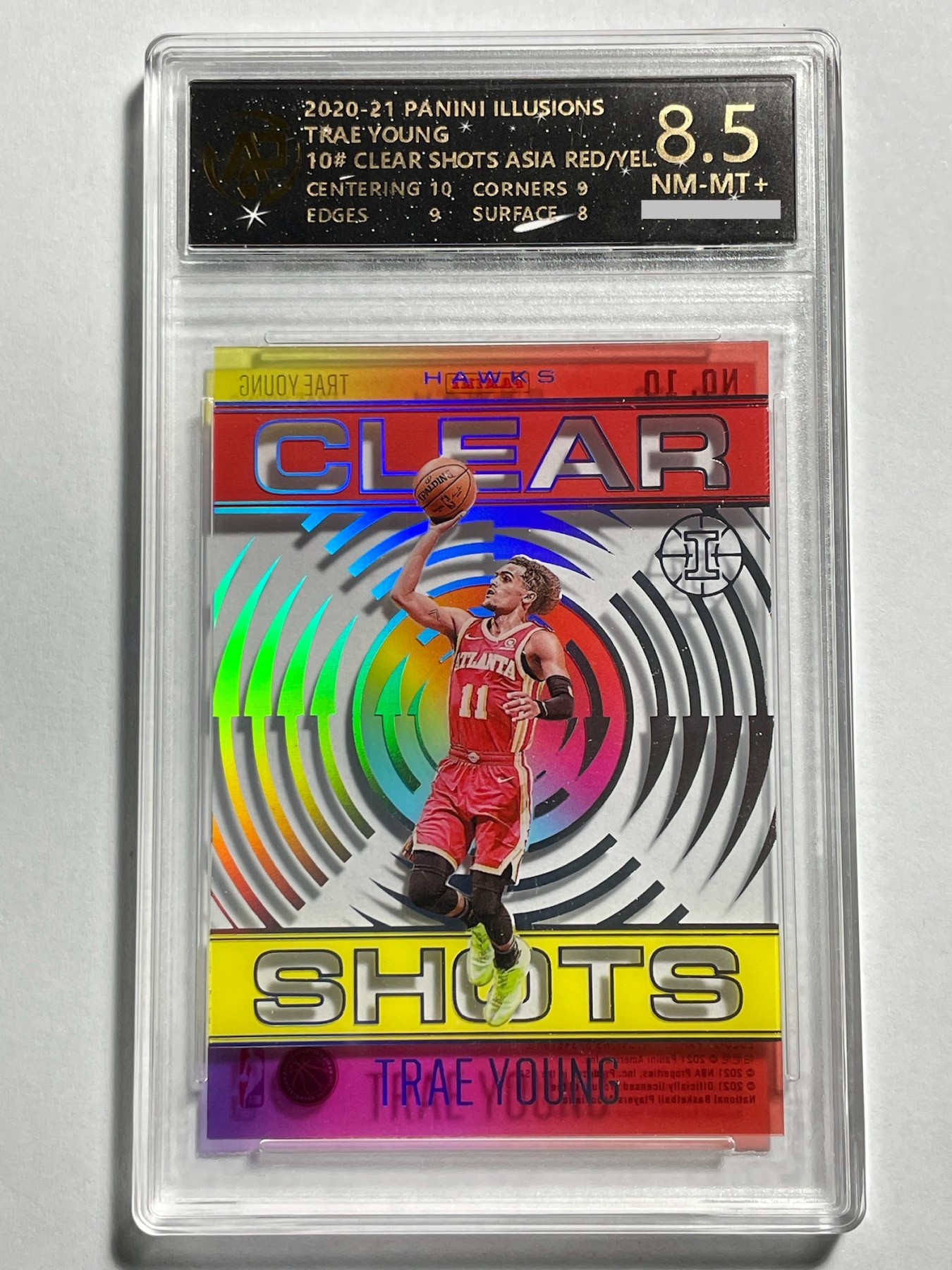 【德藏】卡牌拍卖第9期 ~PSA10 艾弗森 · 新秀签名~【无每件最低收费！！！】 NBA 2020-21 PANINI ILLUSIONS(幻想) 东部联盟 亚特兰大 老鹰 吹杨 特雷·杨 双色透明胶片特卡 RPA 8.5 东契奇一生之敌！
