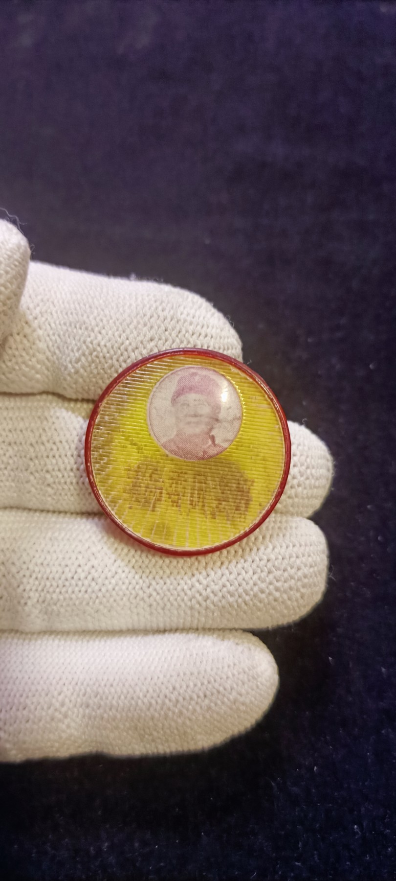 红色收藏🇨🇳毛主席像章红宝书0起专场🔥保真包老放心拍！ 毛主席像章，可变身三种形态！