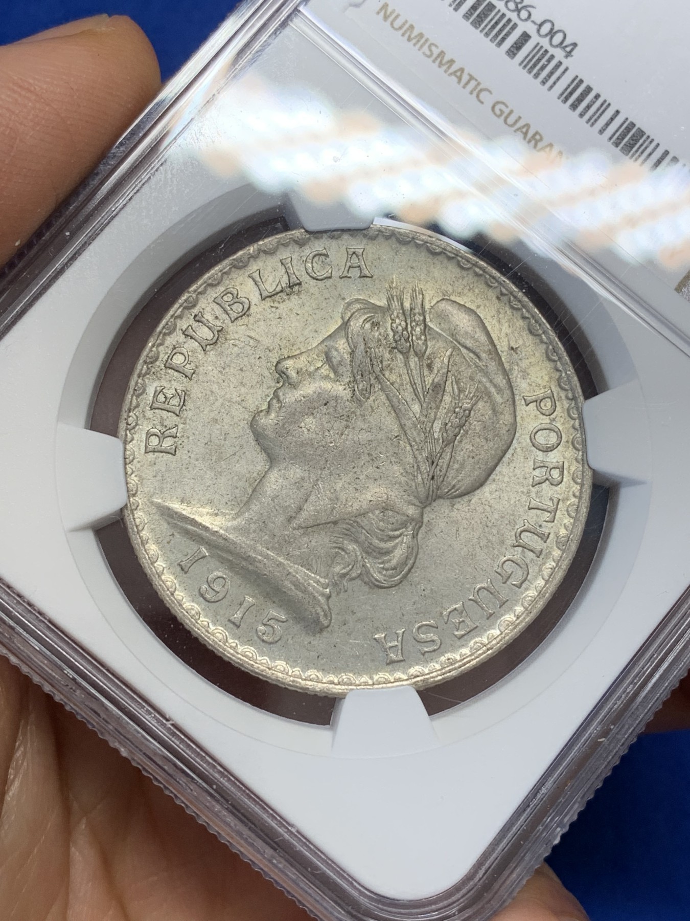 《竞宝斋》第223场-周日，周一 2场 (全场包邮) NGC-MS62 葡萄牙1915年埃斯库多大银币，首年版转光好品，仅两个年份，绝大部分投入流通，62及以上仅为1916年的四分之一不到。