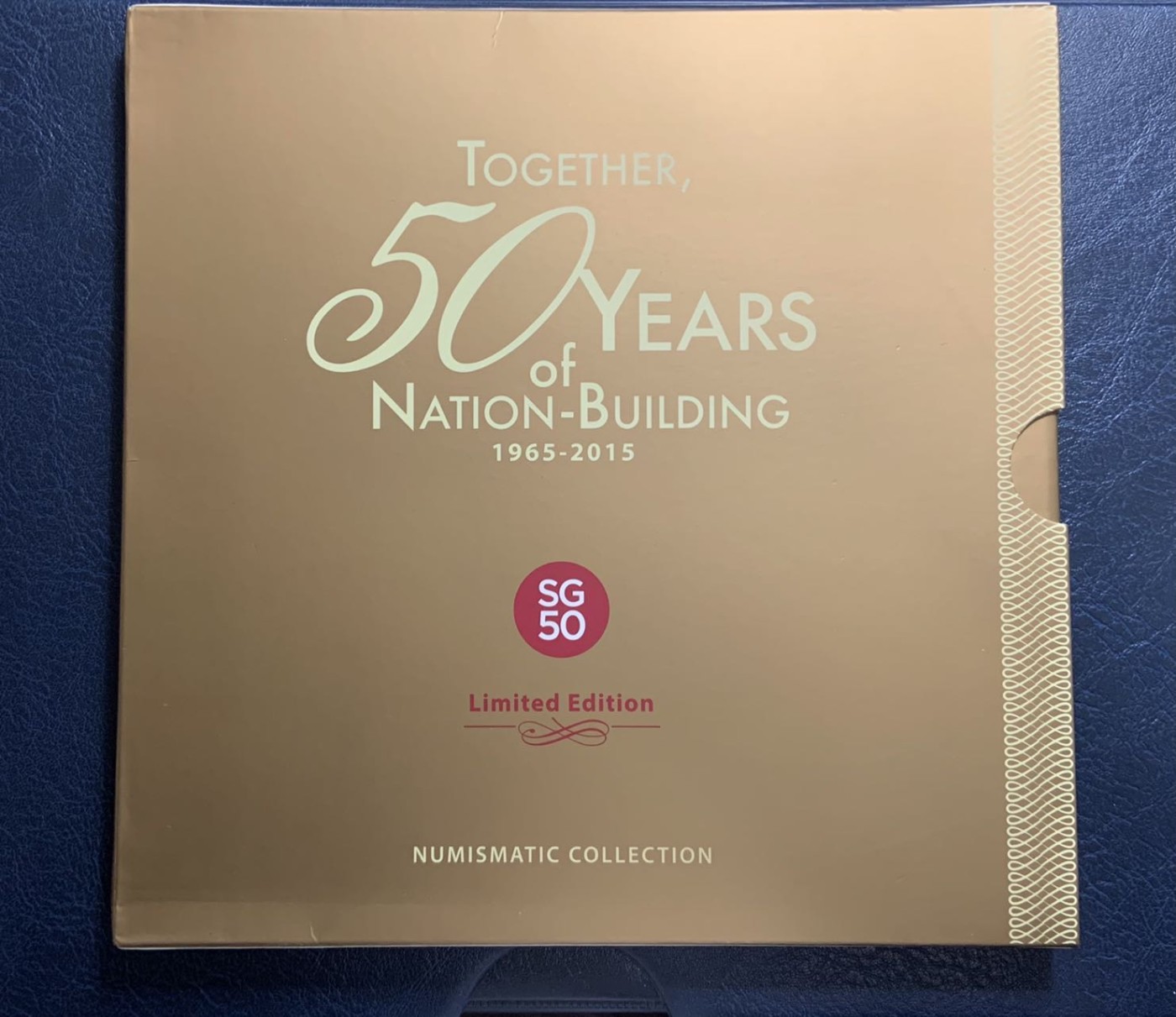 收藏联盟Quantum Auction 第310期拍卖 (已更新) 新加坡2015年50元建国五十周年纪念钞 品相全新UNC 号码无3457朦胧号 带原册 原册有黄