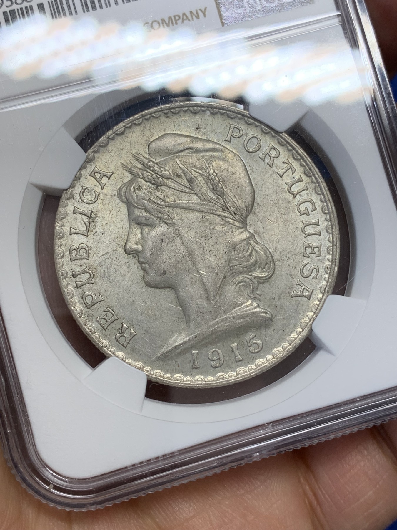 《竞宝斋》第223场-周日，周一 2场 (全场包邮) NGC-MS62 葡萄牙1915年埃斯库多大银币，首年版转光好品，仅两个年份，绝大部分投入流通，62及以上仅为1916年的四分之一不到。