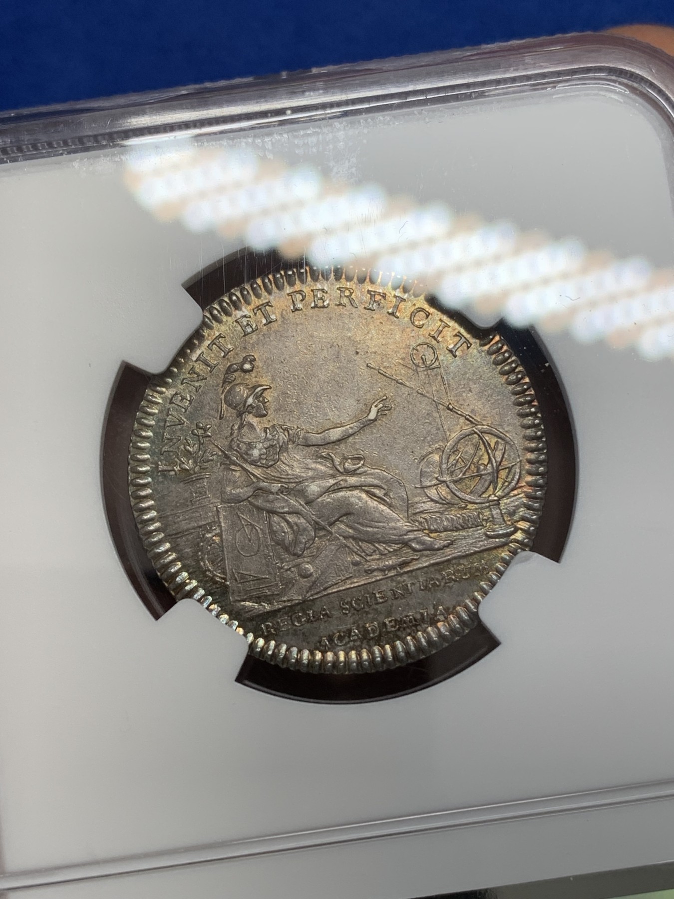 《竞宝斋》第223场-周日，周一 2场 (全场包邮) NGC-MS62 法国十八世纪 路易十五 皇家科学院 JETON 银质 顶级品相 五彩包浆