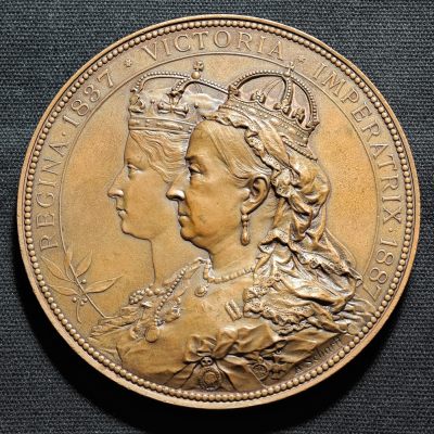 【德藏】世界币章拍卖第62期(全场顺丰包邮) - 1887年 英国维多利亚女王登基50周年纪念大铜章 发行量仅450枚 直径约：77mm，重约：248.7g