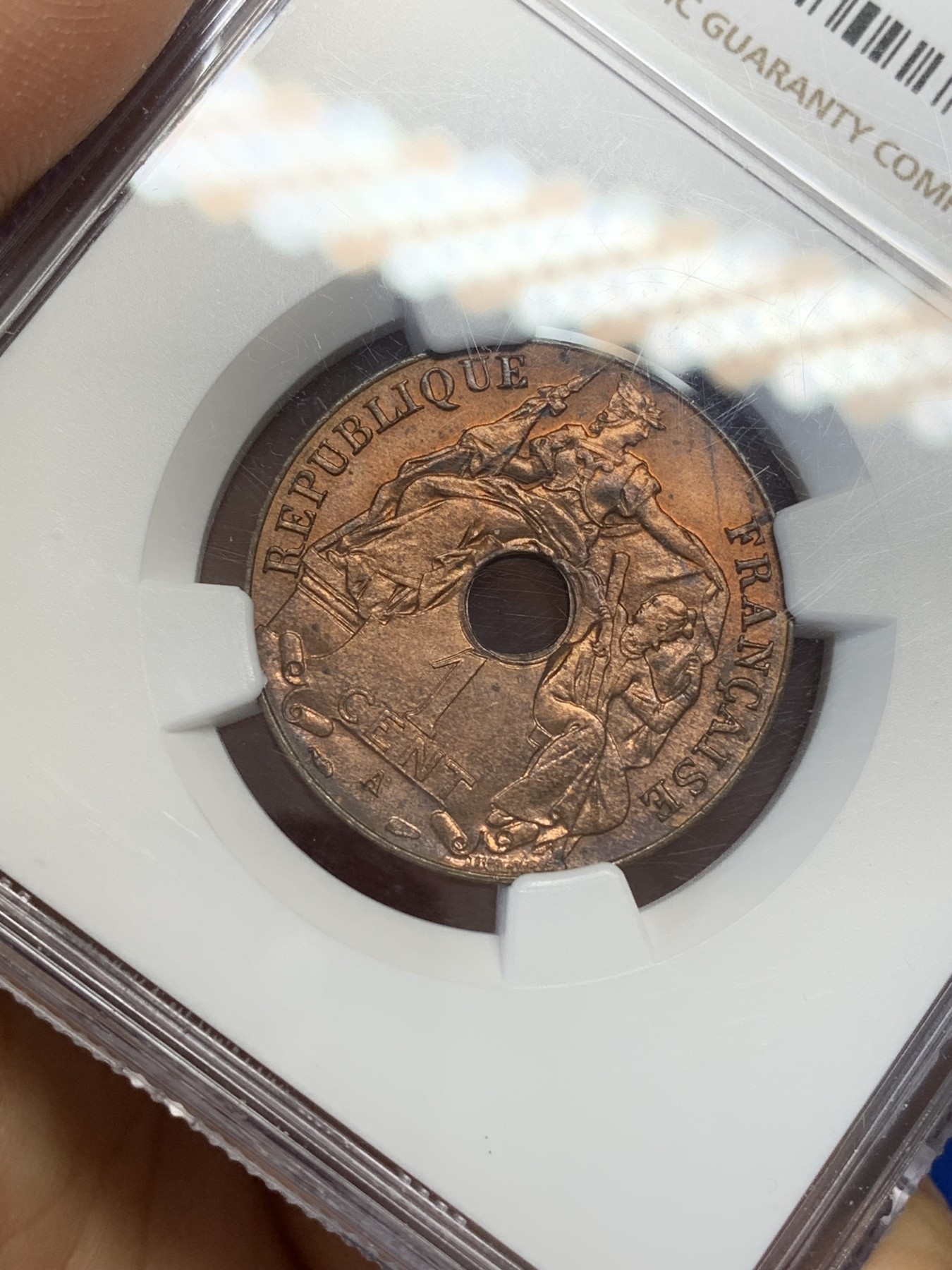 《竞宝斋》第223场-周日，周一 2场 (全场包邮) NGC-MS63BN 法属印支 1939年A 百分之一中孔铜币，玛丽安娜女神，汉字经典品种。