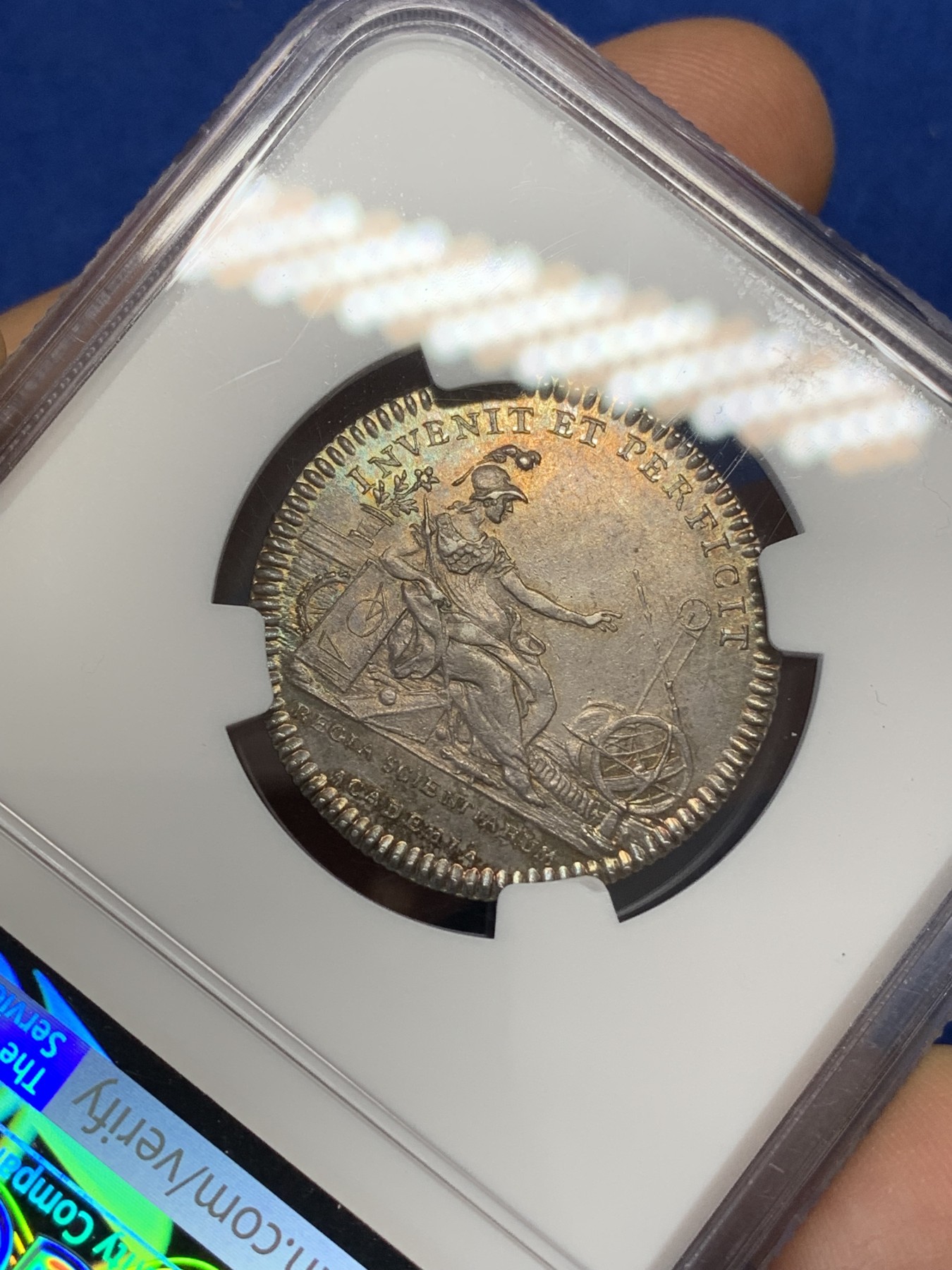 《竞宝斋》第223场-周日，周一 2场 (全场包邮) NGC-MS62 法国十八世纪 路易十五 皇家科学院 JETON 银质 顶级品相 五彩包浆