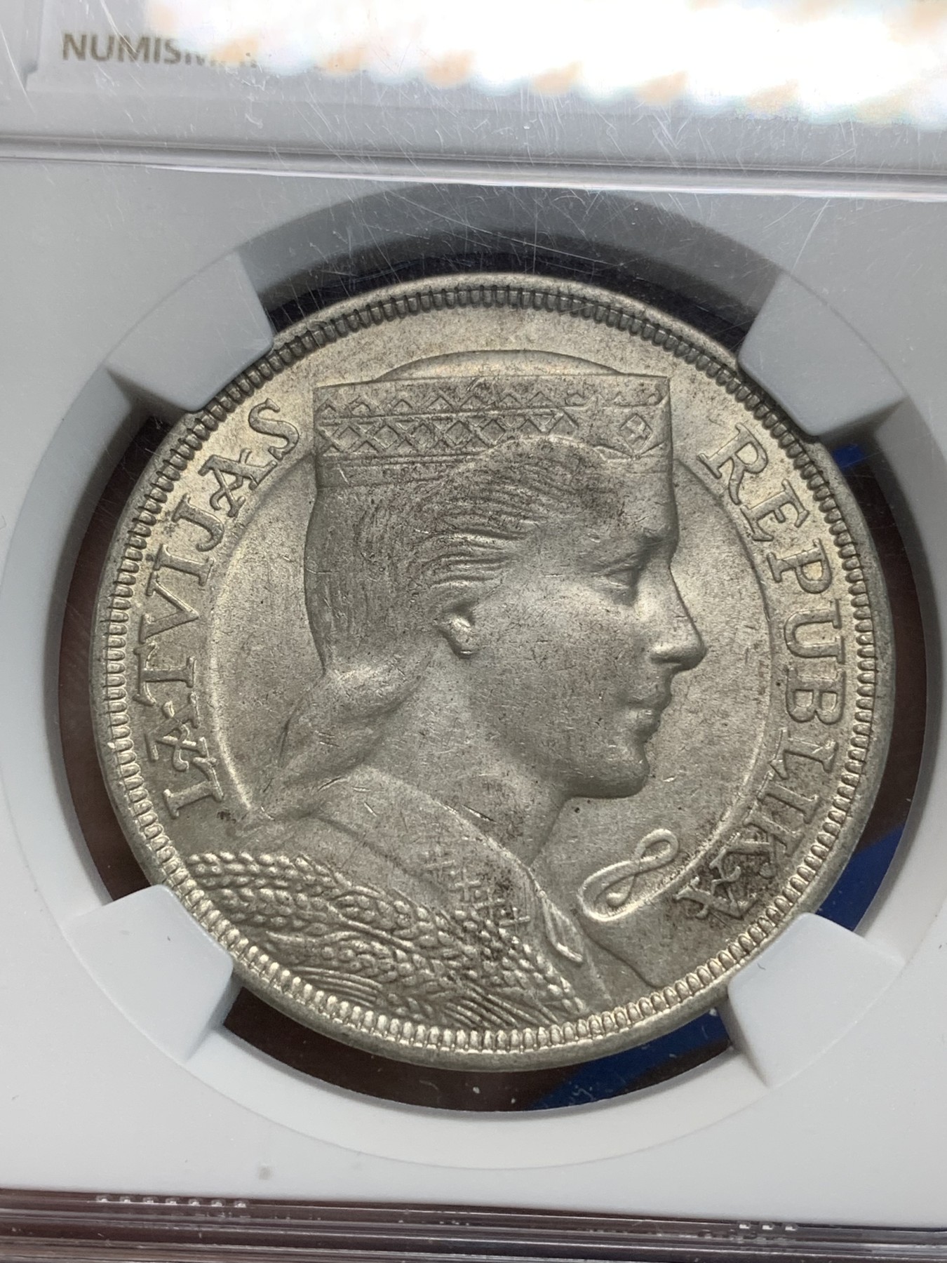 《竞宝斋》第223场-周日，周一 2场 (全场包邮) NGC-MS62 拉脱维亚 1929年首年谷物女神 5拉特大银币 小特年。