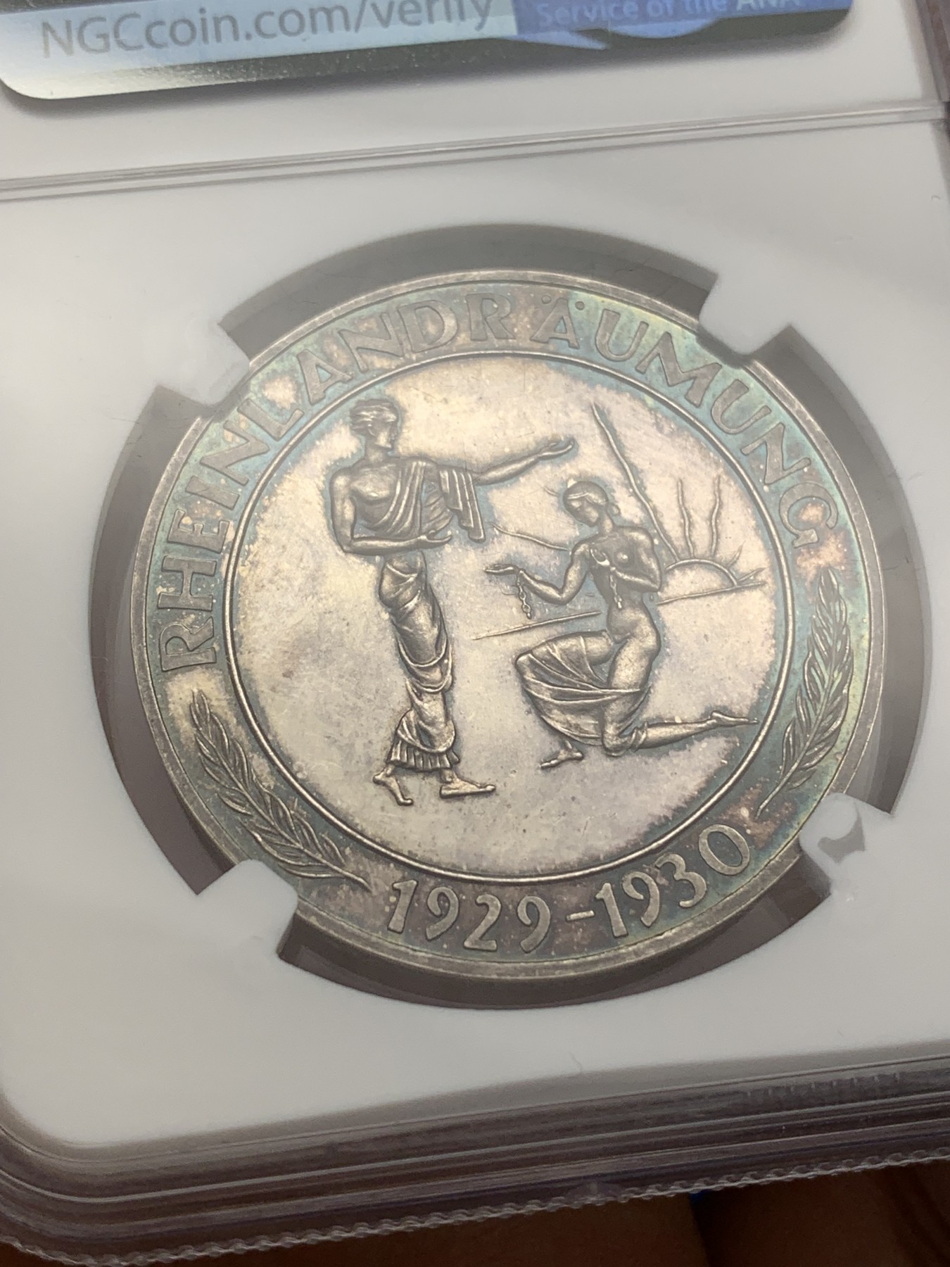 《竞宝斋》第223场-周日，周一 2场 (全场包邮) NGC-MS63 德国1930年古斯塔夫·施特雷泽曼纪念银章，1926年诺贝尔和平奖获得者。双面深五彩包浆，PL底板，可藏。