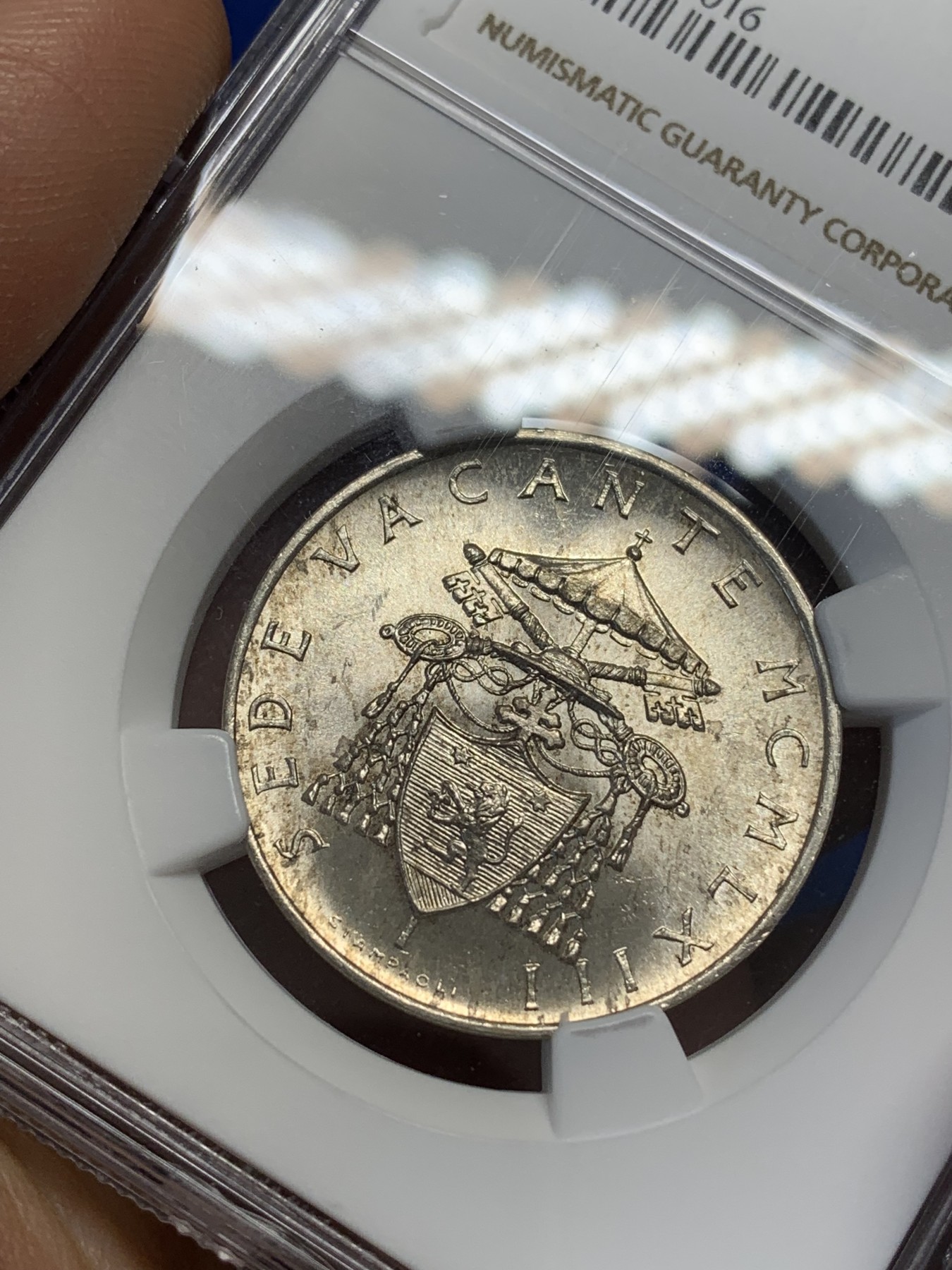 《竞宝斋》第223场-周日，周一 2场 (全场包邮) NGC-MS63 梵蒂冈1963年500里拉缺位银币 转光明显