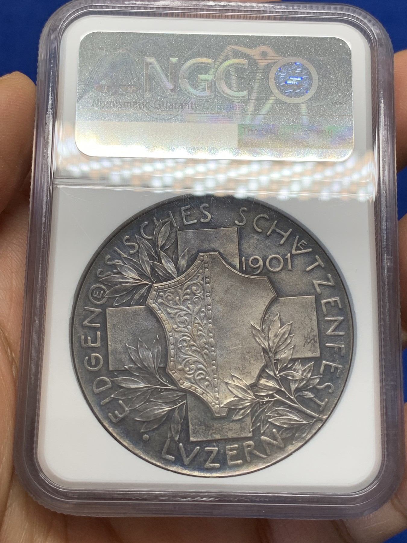 《竞宝斋》第223场-周日，周一 2场 (全场包邮) NGC-MS64 瑞士1901卢赛恩射击节大银章，赫尔维蒂娅女神，经典设计。黑五彩包浆，高分好状态。