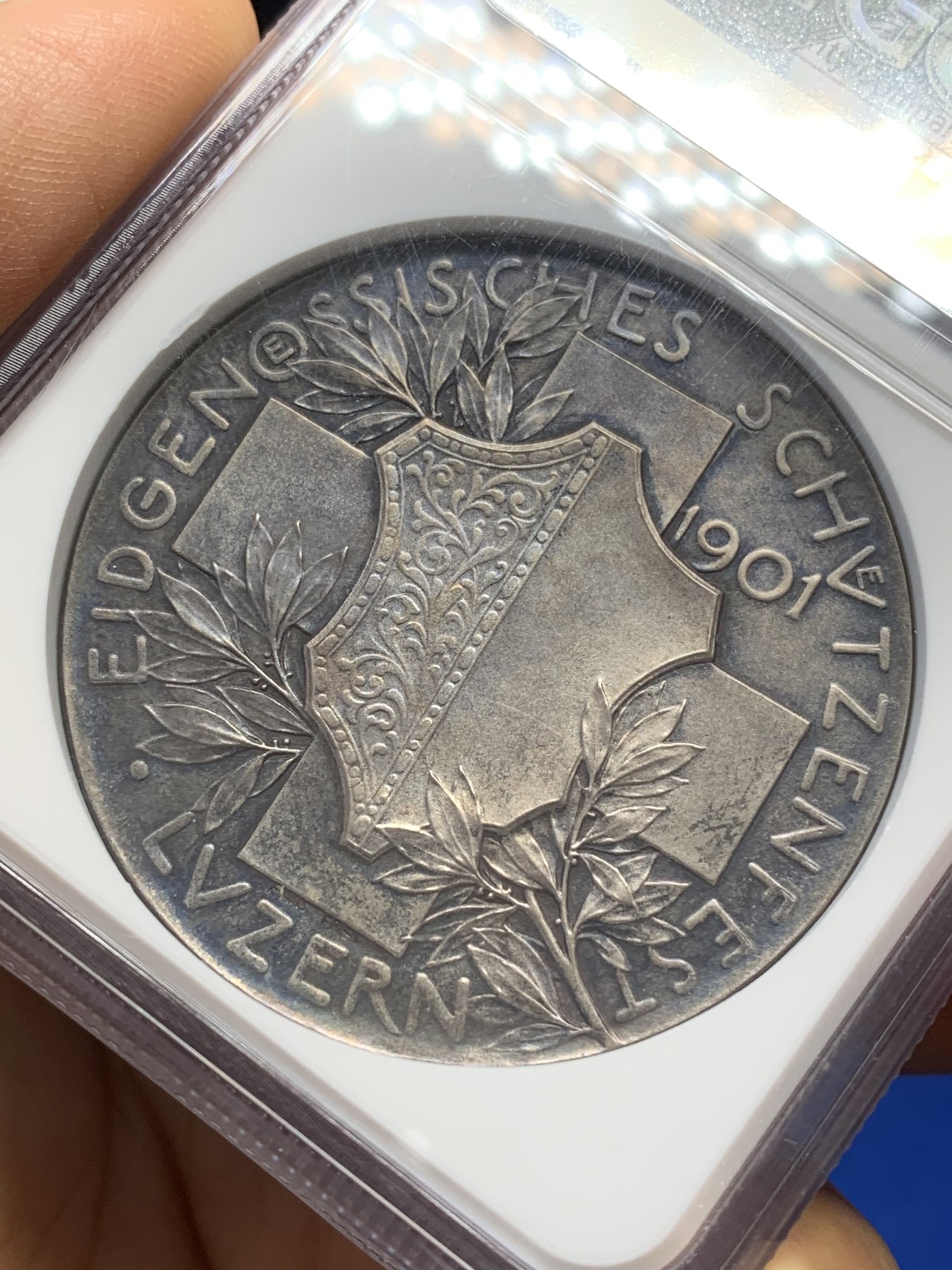 《竞宝斋》第223场-周日，周一 2场 (全场包邮) NGC-MS64 瑞士1901卢赛恩射击节大银章，赫尔维蒂娅女神，经典设计。黑五彩包浆，高分好状态。