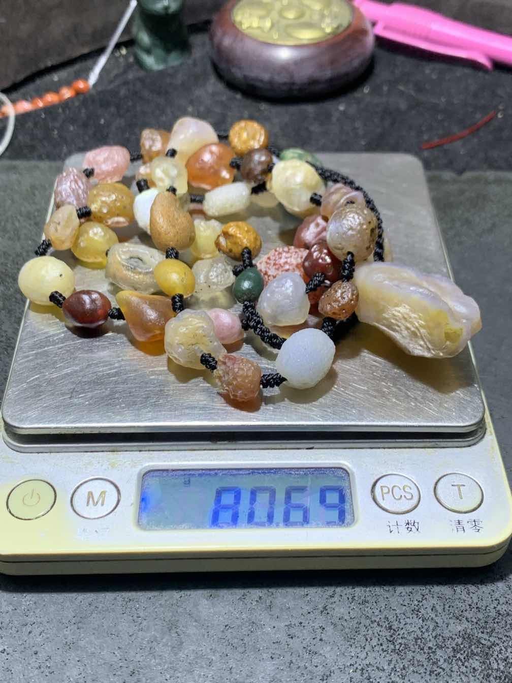 精美天然阿拉善粉彩系彩珠玛瑙项链(手串)一条，