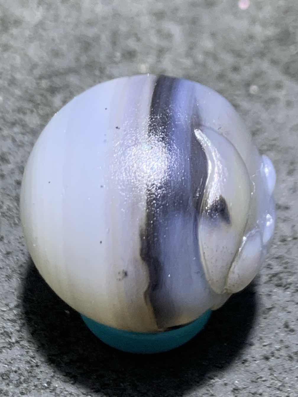 精美高玉化亚光海洋玉髓手工俏色巧雕花开见佛随形圆珠一个！