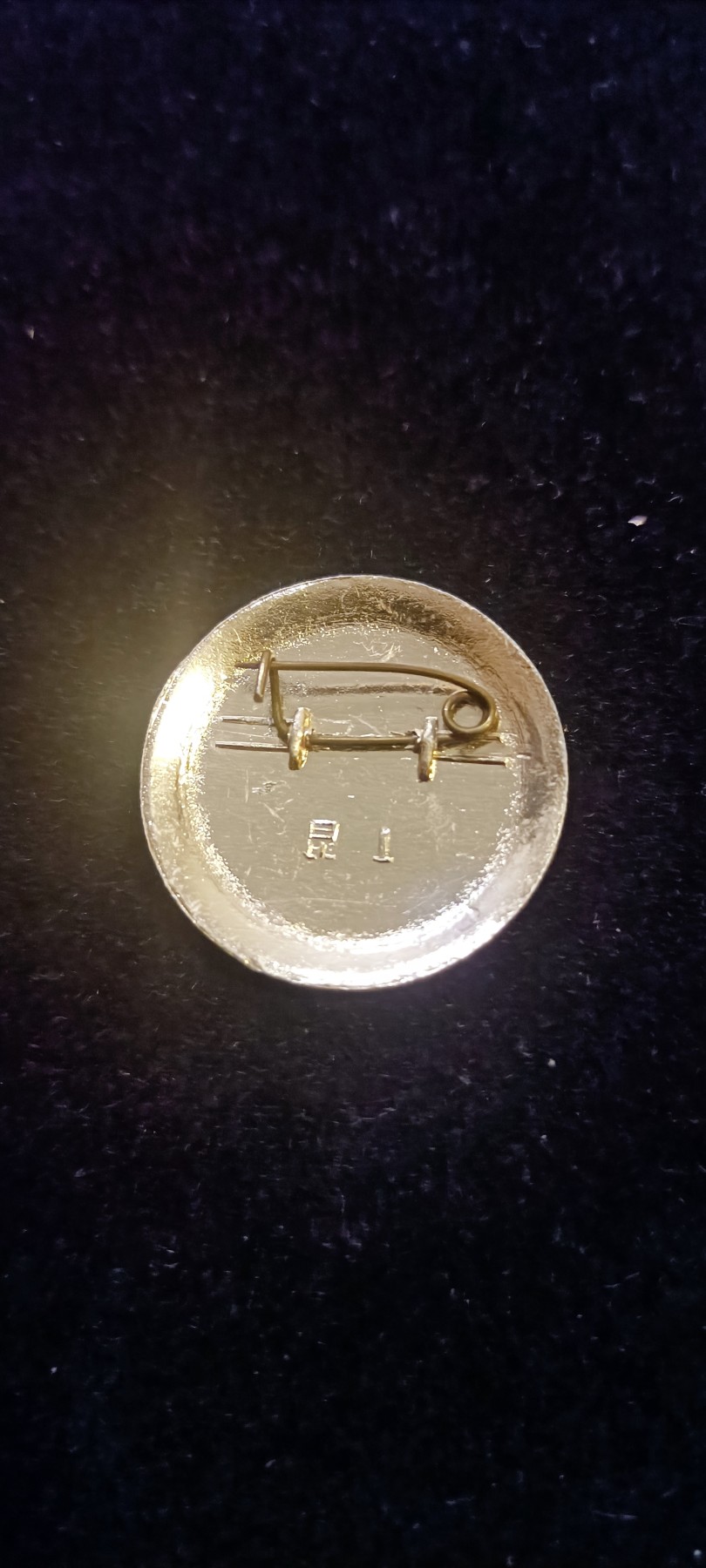红色收藏🇨🇳毛主席像章红宝书0起专场🔥保真包老放心拍！ 少见书法体忠字章！