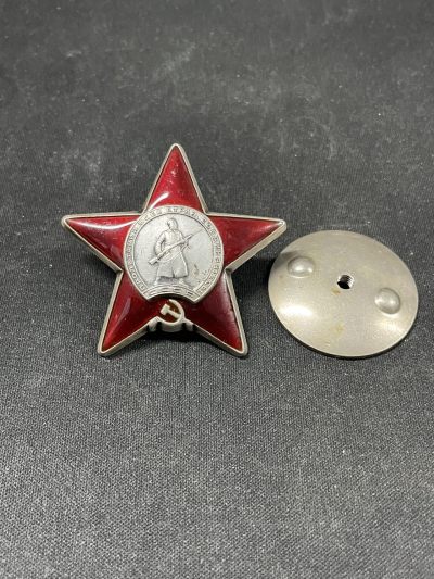 戎马世界章牌大赏第55期 - 苏联红星勋章，3034093号，杆子后焊，可以正常佩戴，未开卡