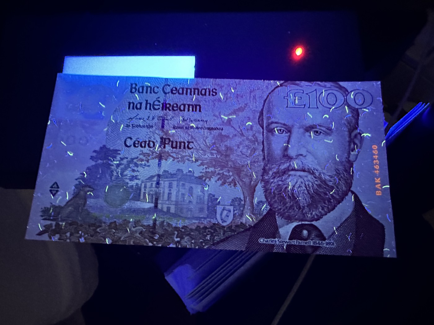 《外钞收藏家》第三百二十期（爱尔兰、北爱尔兰、马耳他专场） 爱尔兰中央银行1996年100镑 全新UNC 荧光完美 就头像那个一点点钞痕 不影响UNC和评级