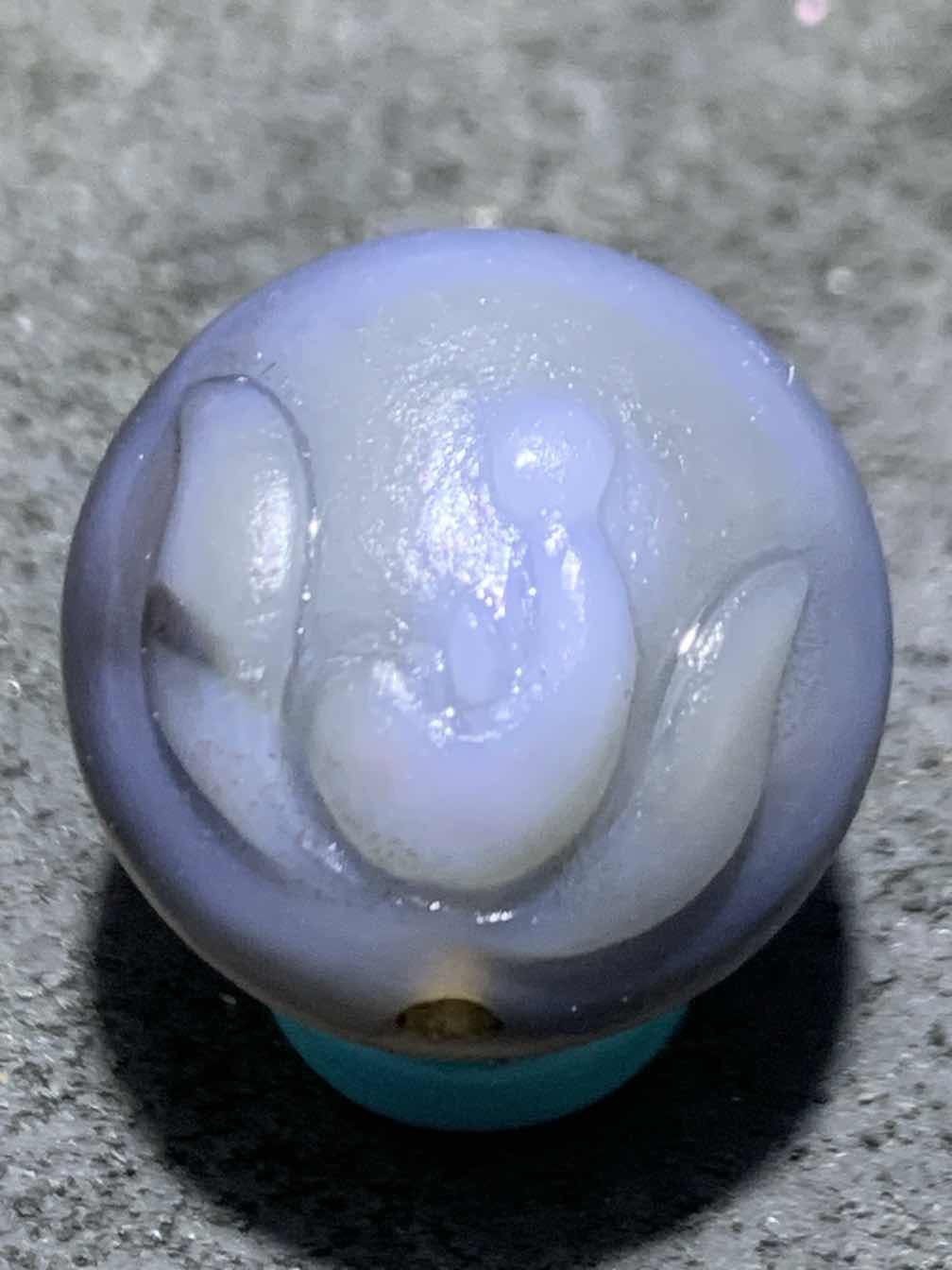 精美高玉化亚光海洋玉髓手工俏色巧雕花开见佛随形圆珠一个！