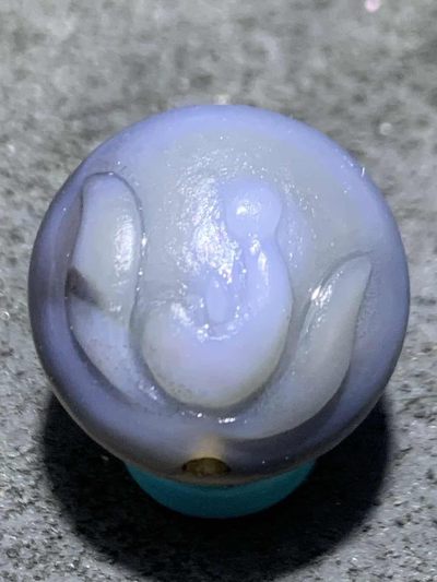 精美高玉化亚光海洋玉髓手工俏色巧雕花开见佛随形圆珠一个！ - 精美高玉化亚光海洋玉髓手工俏色巧雕花开见佛随形圆珠一个！