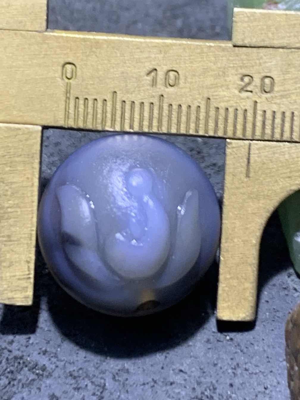 精美高玉化亚光海洋玉髓手工俏色巧雕花开见佛随形圆珠一个！
