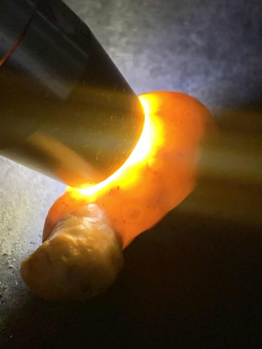 精美戈壁高玉化心脏形鱼籽纹筋脉石原石一颗，