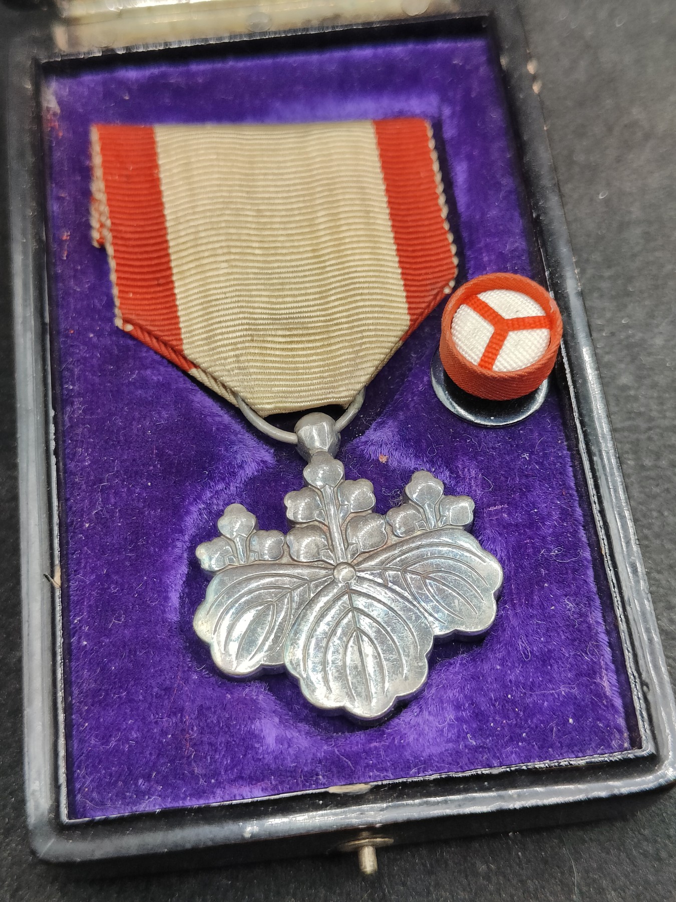 全场0元起拍 第117期 咸鱼国勋章拍卖专场 12月17日（周日）下午6：00开始 日本战时白叶章 银制带盒略