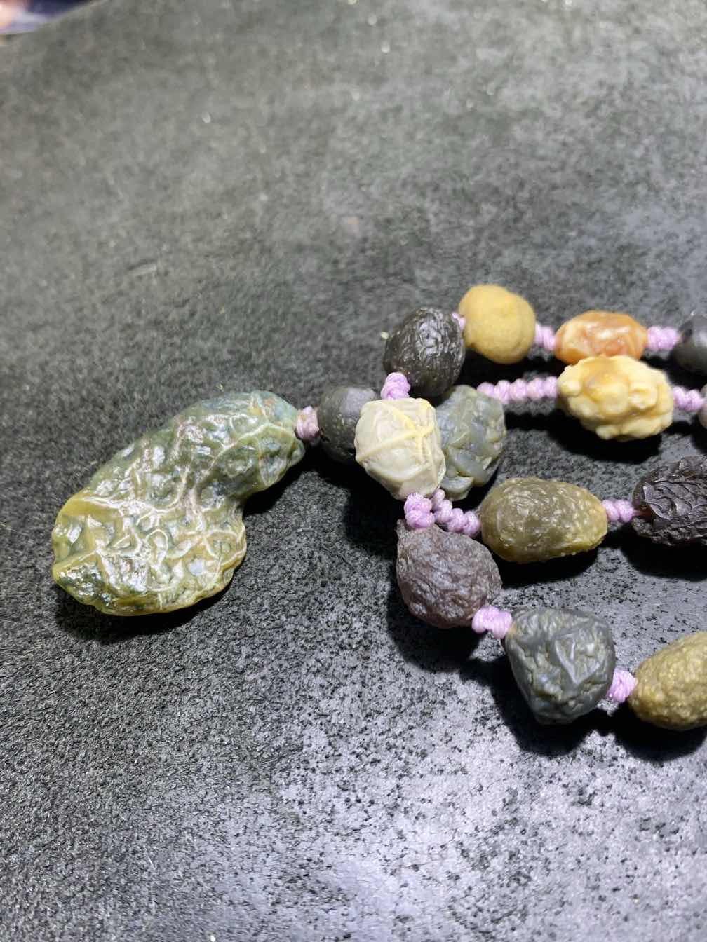 精美阿拉善青花飘紫罗兰筋脉石玛瑙项链一条，