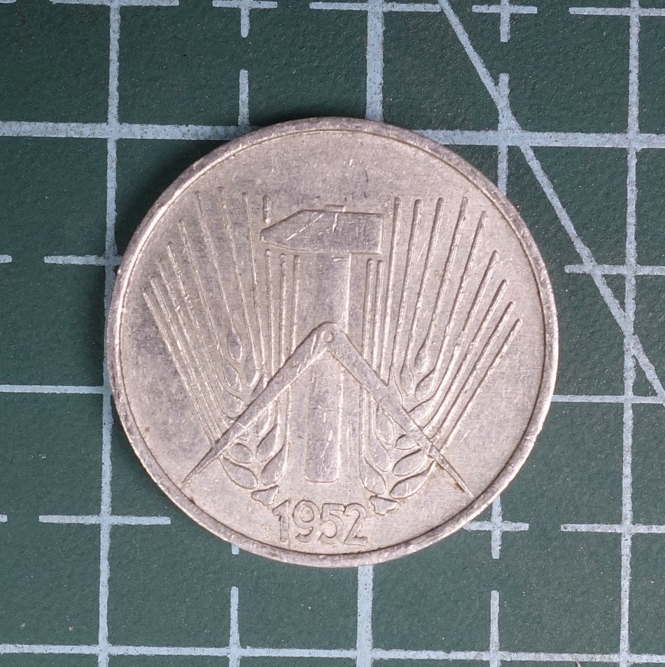 天业钱币散币、银币拍卖第22次专场 全场0元起拍0佣金，欢迎围观参拍 民主德国1952年斧头麦穗1芬尼