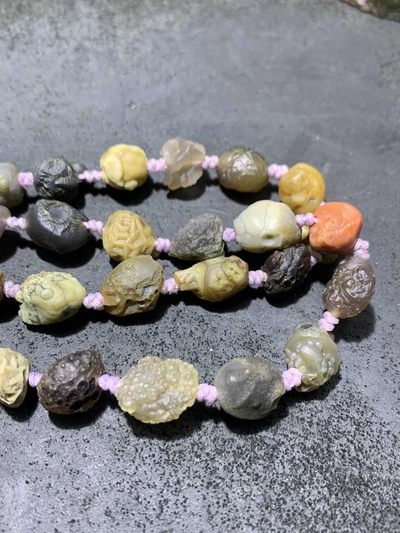 精美阿拉善青花飘紫罗兰筋脉石玛瑙项链一条， 精美阿拉善青花飘紫罗兰筋脉石玛瑙项链一条，