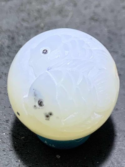 精美高玉化亚光海洋玉髓手工俏色巧雕双鱼2.0随形圆珠一个！ - 精美高玉化亚光海洋玉髓手工俏色巧雕双鱼2.0随形圆珠一个！