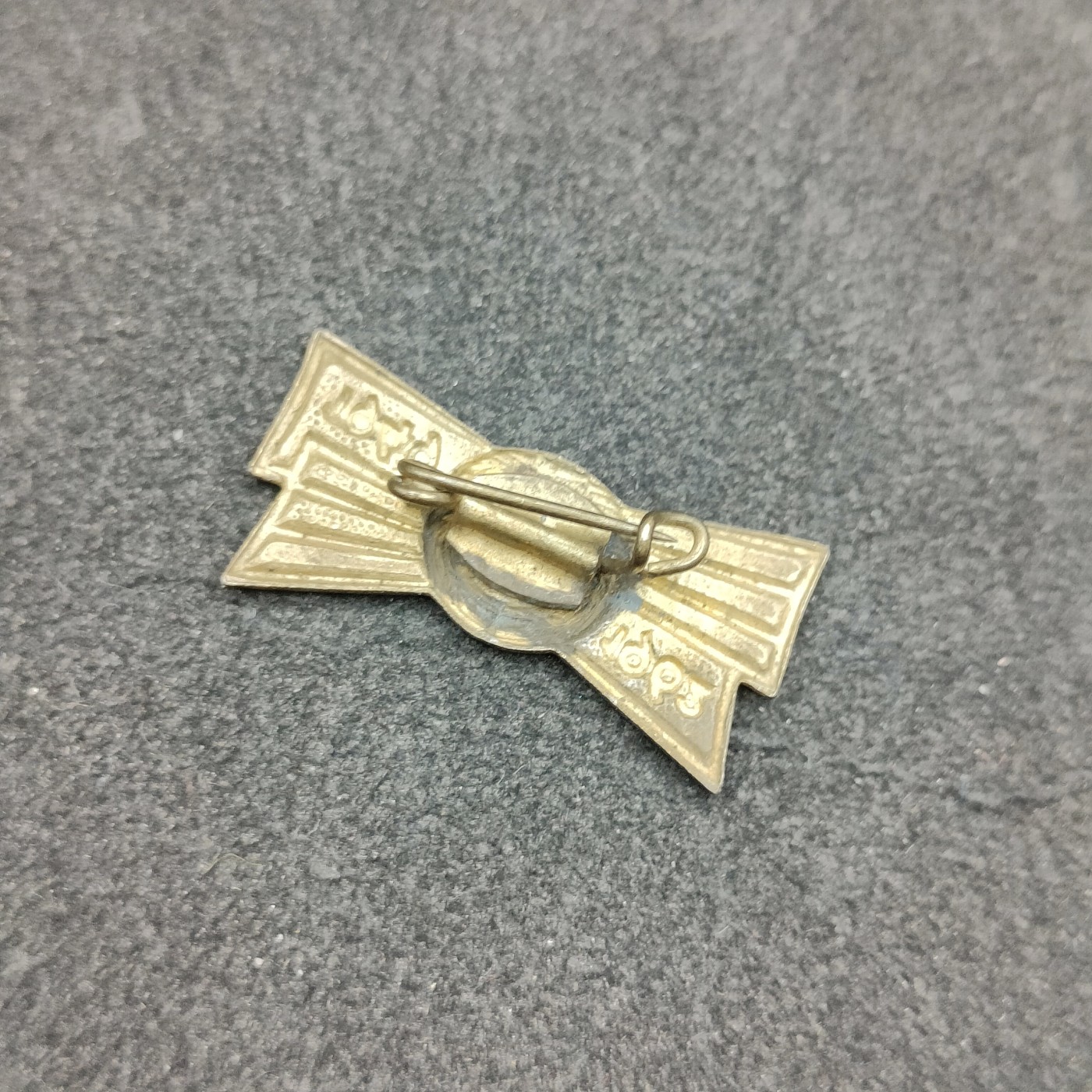 全场0元起拍 第117期 咸鱼国勋章拍卖专场 12月17日（周日）下午6：00开始 东德建国纪念章