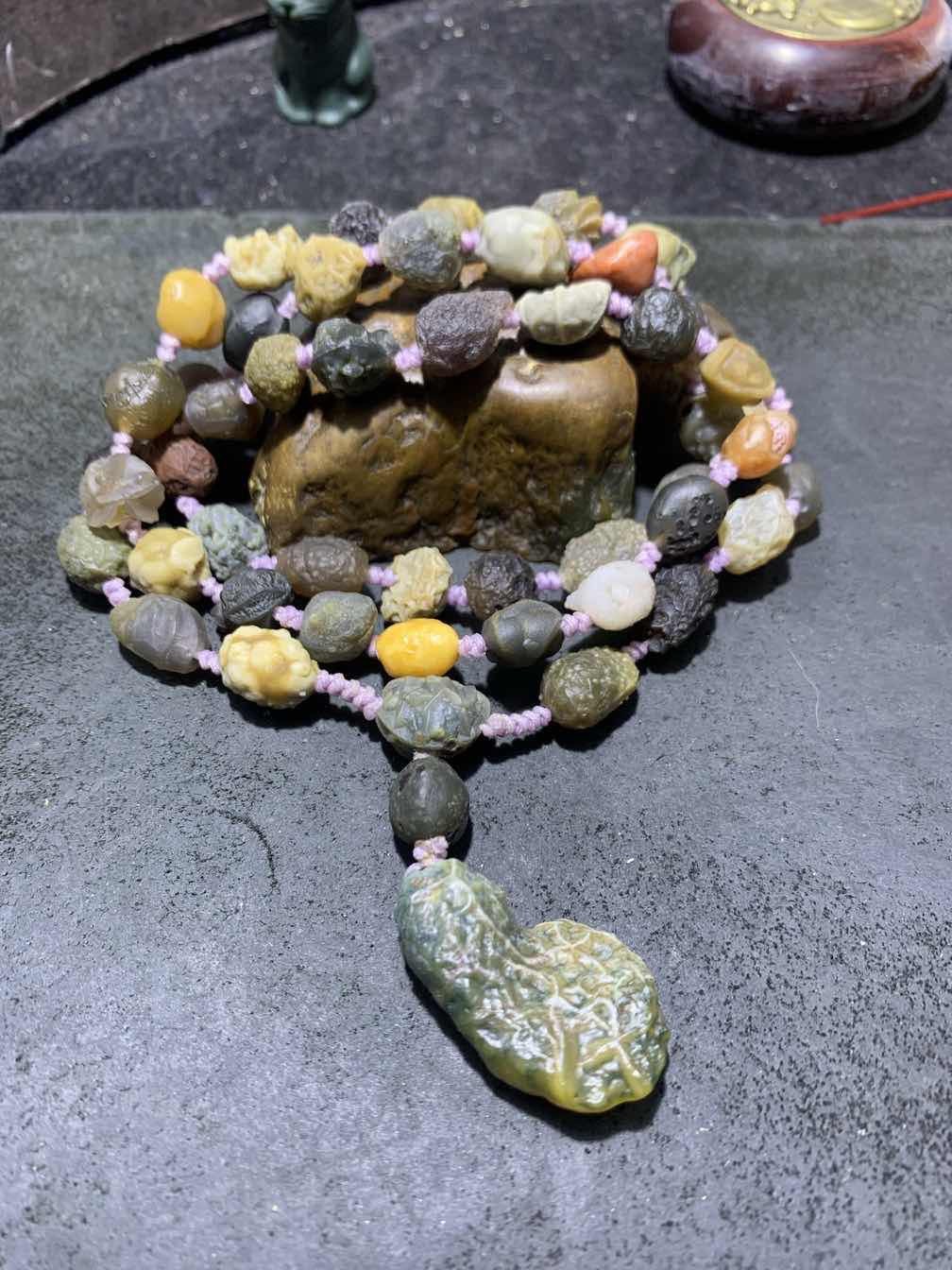 精美阿拉善青花飘紫罗兰筋脉石玛瑙项链一条，