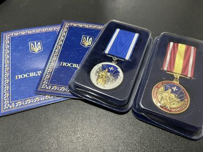 商都徽章拍卖第15期 - 乌克兰奖牌“忠于传统 1.2 级奖章带证书原盒铜珐琅