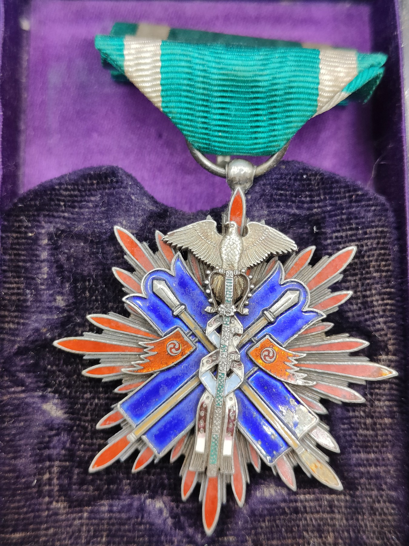 全场0元起拍 第117期 咸鱼国勋章拍卖专场 12月17日（周日）下午6：00开始 日本明治时期 五级金鵄章 银制带盒