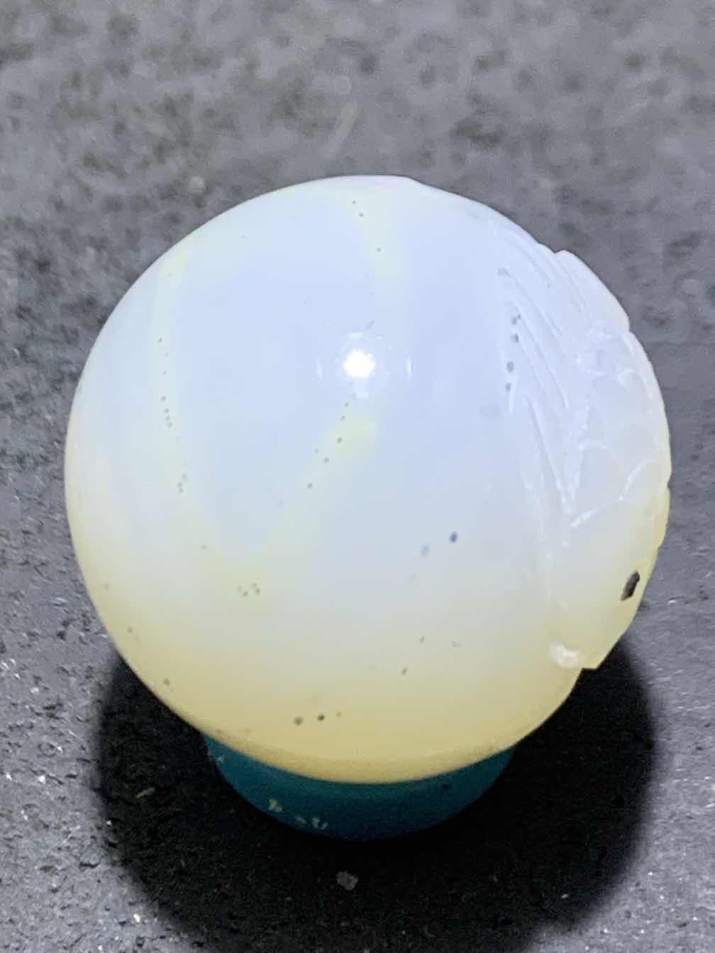 精美高玉化亚光海洋玉髓手工俏色巧雕双鱼2.0随形圆珠一个！