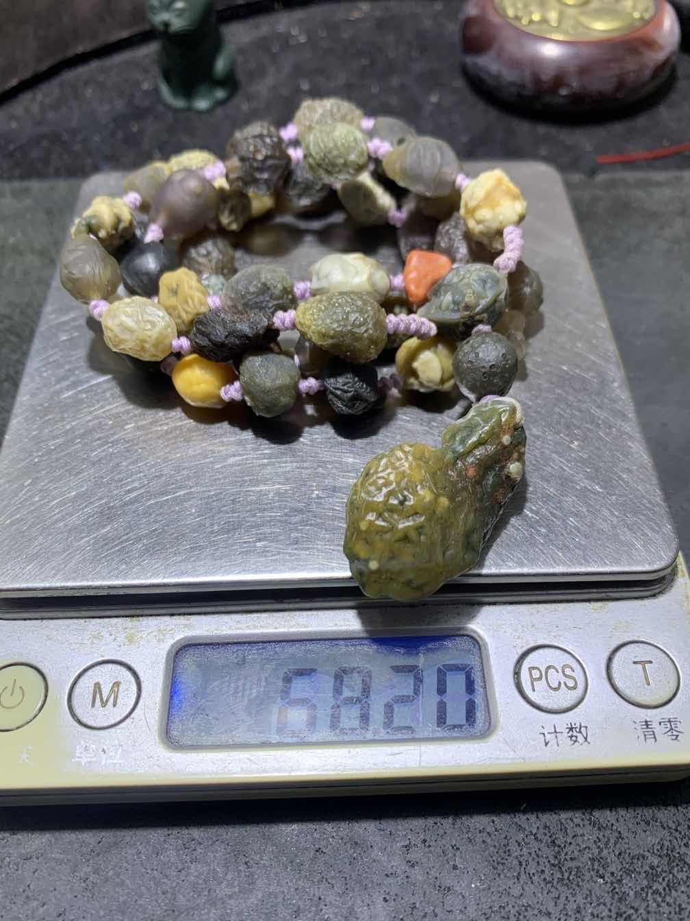 精美阿拉善青花飘紫罗兰筋脉石玛瑙项链一条，