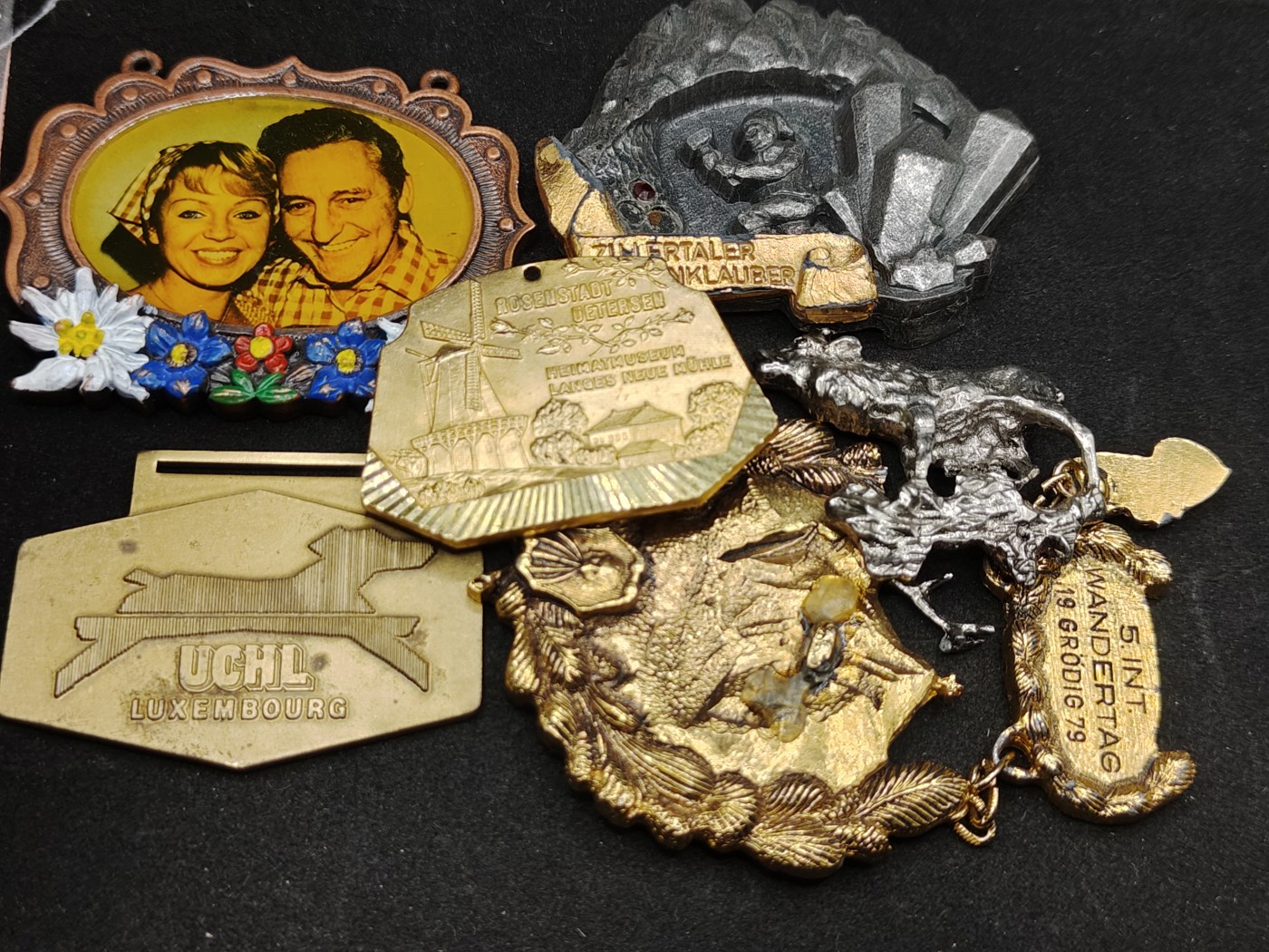 全场0元起拍 第117期 咸鱼国勋章拍卖专场 12月17日（周日）下午6：00开始 西德纪念章一组