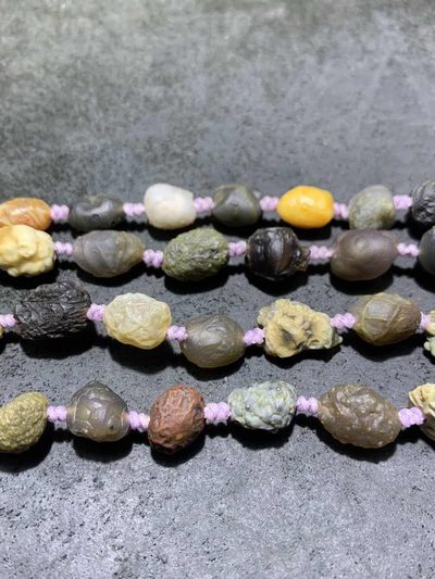 精美阿拉善青花飘紫罗兰筋脉石玛瑙项链一条， 精美阿拉善青花飘紫罗兰筋脉石玛瑙项链一条，