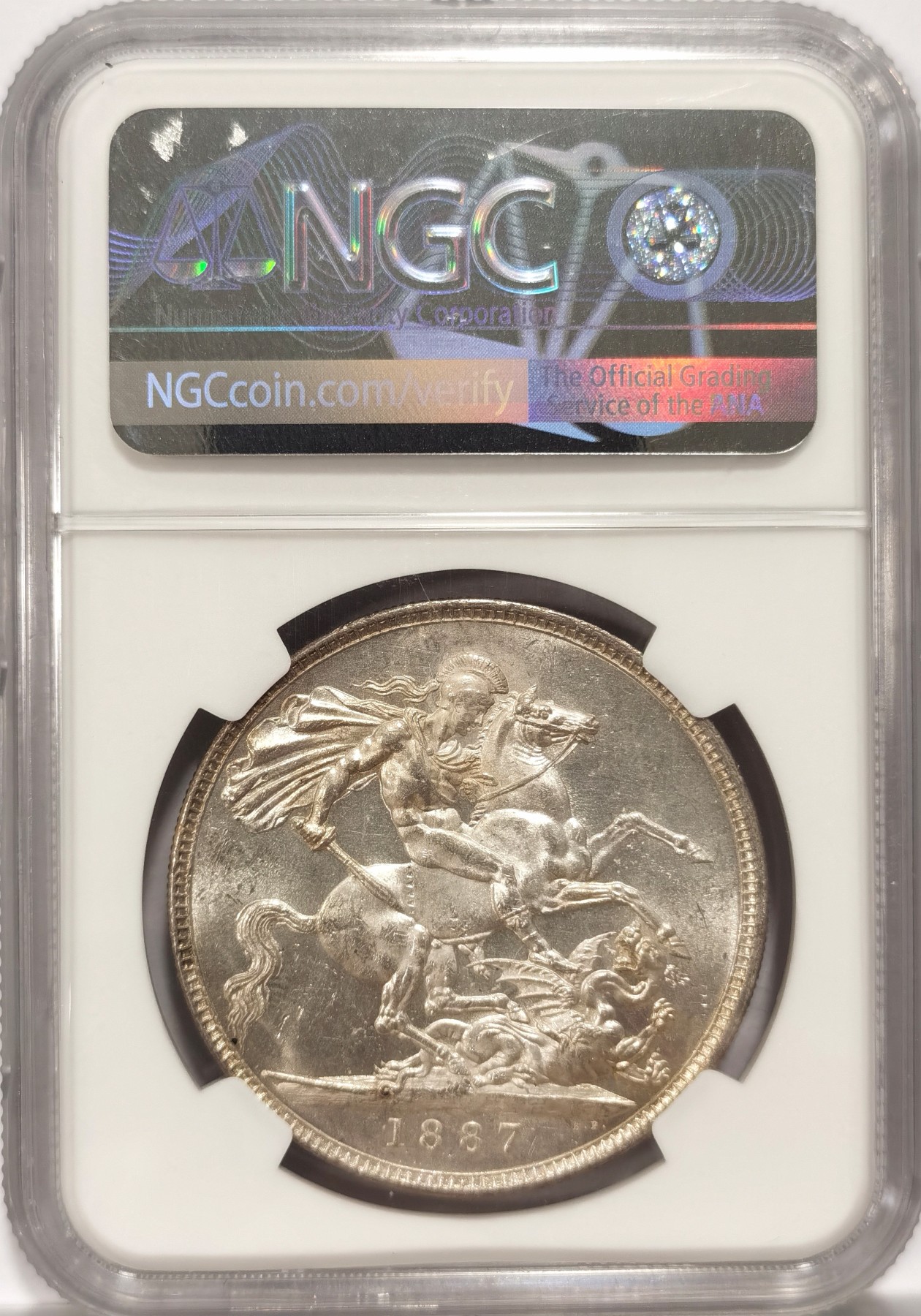 博洋堂世界钱币拍卖第056期（全场包邮） NGC MS63 英国1887年维多利亚1克朗马剑银币，正面淡金色，难得不容错过