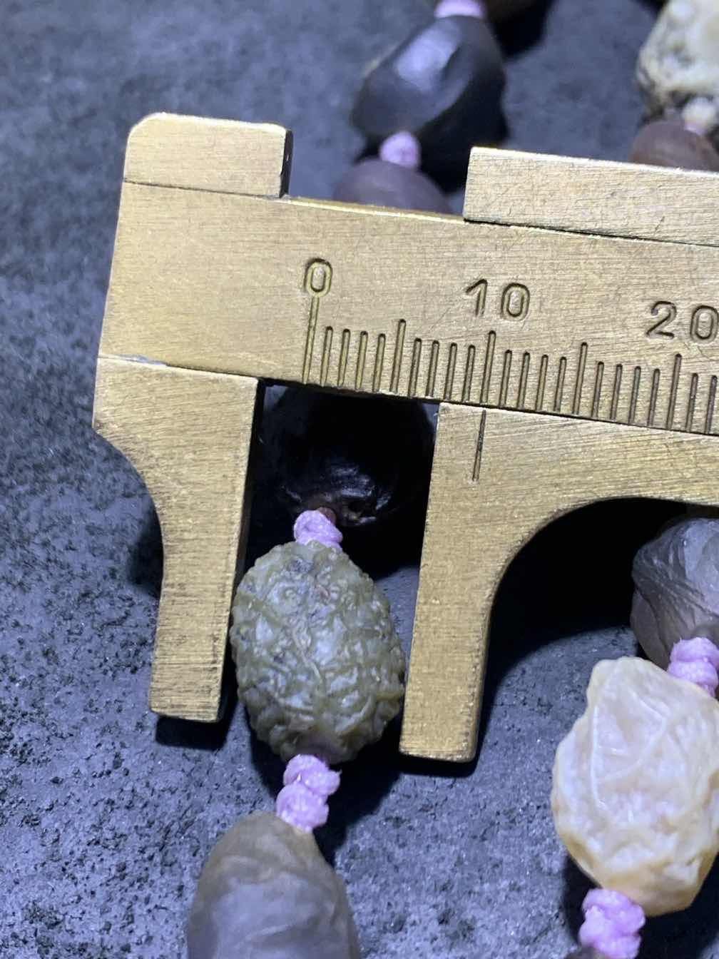 精美阿拉善青花飘紫罗兰筋脉石玛瑙项链一条，