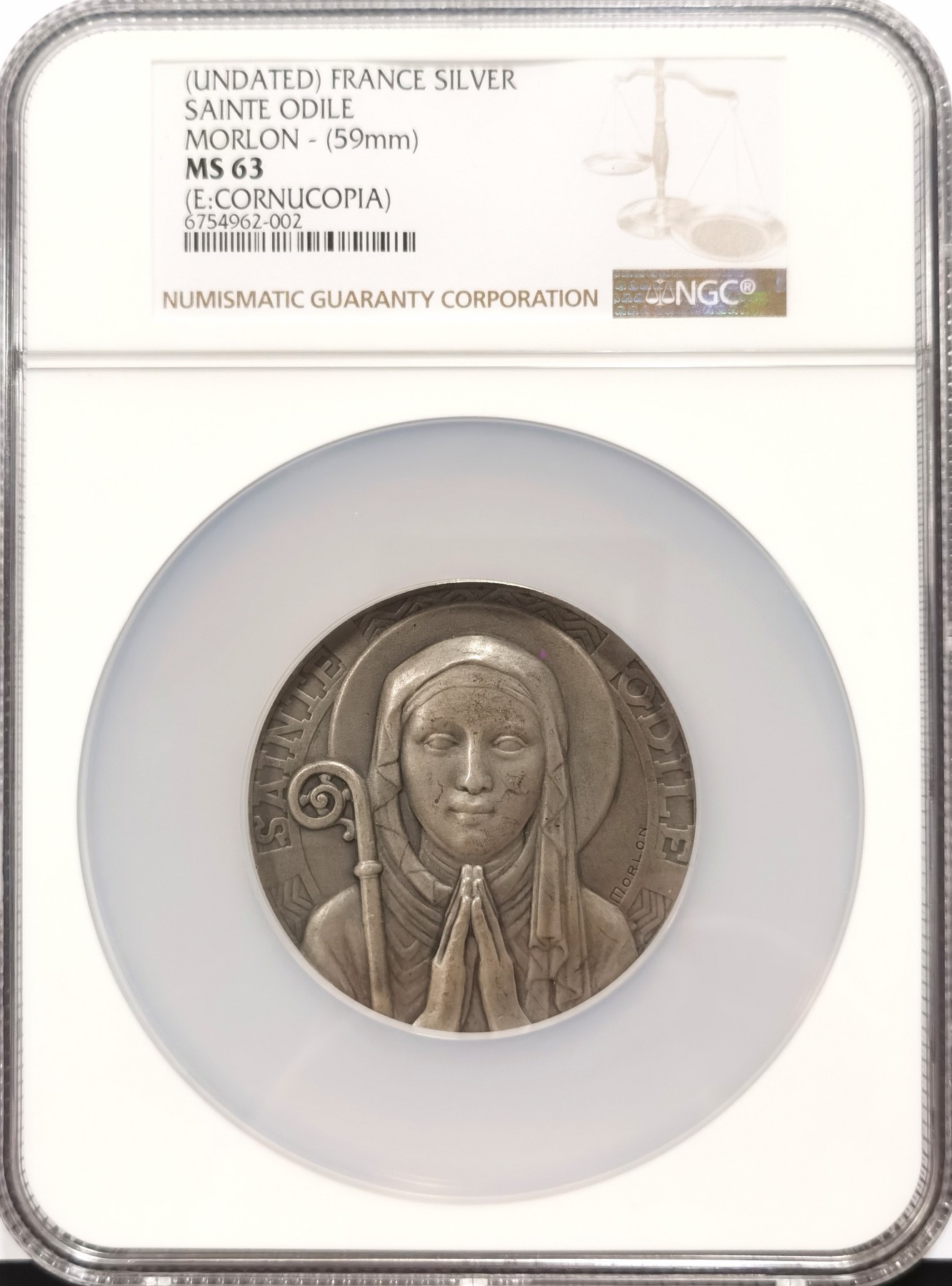 博洋堂世界钱币拍卖第056期（全场包邮） 法国1930年代银章阿尔萨斯的守护圣人圣奥蒂勒NGC MS63（雕刻家Morlon作品，58mm，110克，罕见银章品种！正面是圣奥蒂勒肖像，背面是在她守护之下的阿尔萨斯。圣奥蒂勒是法国阿尔萨斯的守护圣人。她生活在公元7世纪，是埃蒂松大公的女儿，由于出生时双目失明而被大公残忍遗弃。奥蒂勒被奶妈收养，后来在受洗日恢复视力并决定把一生奉献给主。历尽磨难之后，她父亲把城堡赠送给她，她在城堡里修建了自己的