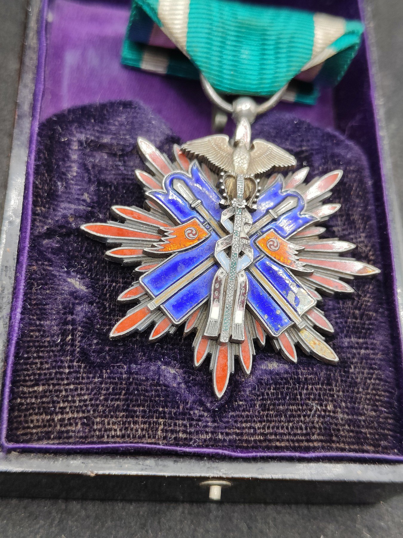 全场0元起拍 第117期 咸鱼国勋章拍卖专场 12月17日（周日）下午6：00开始 日本明治时期 五级金鵄章 银制带盒